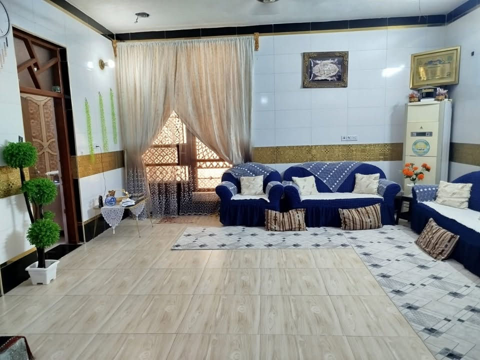 دار للبيع مساحتة 300 متر 
📍الحفريه - حي الخنساء 
للاستفسار ***********
