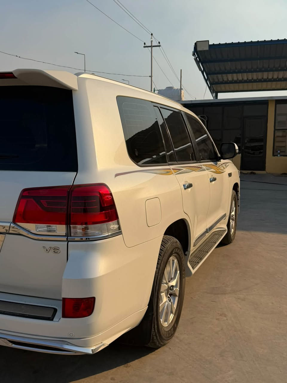 لاندكروز 2017 فول مواصفات WHITE EDITION 

🔹 مكفولة
🔹 رقم بغداد باسمي
🔹 السعر: 440 ورقة
📞 للتواصل:***********
