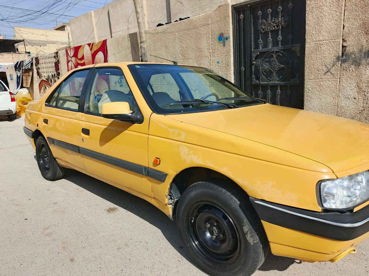 بيجو 405 لبيع مديل 2013 كير ومكينه مكفولات هيءه وغرامات مصفره رقم جديد سنويه لحد 2029  مكان مدينه الصدر سعر ٣٠ وبيه مجالي لي شراي
***********
