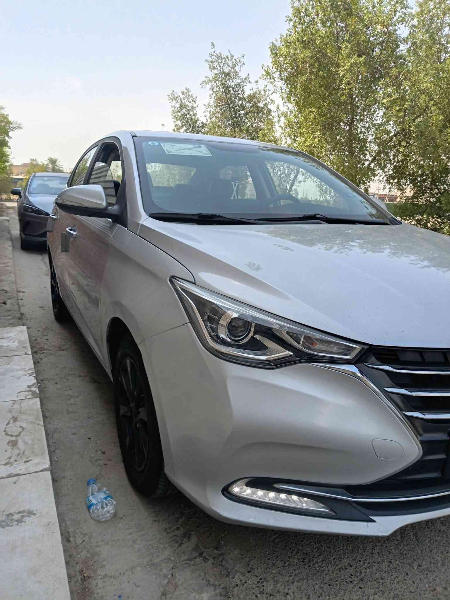 السلام عليكم سيارة للبيع شانجان السفن موديل ٢٠٢٢رقم بغداد تحويل مباشر السيارة مكفولة من الضربة بيهة فقط رش  بالجاملغ  الامامي وشوية بالداير  الخلفي بدون دواخل ابد ومحدثة بالشركة يعني انسة شي اسمة دوانز بالبنزين العادي والسعر ٧٥ مكاني بغداد للاتصال ***********
