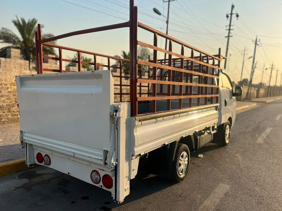 كيا بنكو موديل 2024 بعده زيرو جديده ماشيه 7000 فقط جانت مضمومة وشادلية چك جديد مستخدم كم مره فقط سياره بااسمي تحويل مباشر 
محرك كاز 2700 
موصفات سياره مو عمية كامره شاشه رادار حساس جلد 

السعر 165 ورقة مع الجك وبي مجال قليل للشراي 

مكان سياره بغداد الدوره 
تفاصيل اكثر اتصل 

***********
