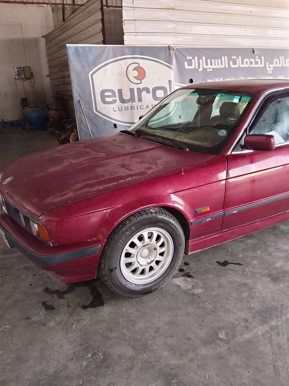 السلام عليكم 
بيئم 525 
موديل 91 رقم بغداد دولي باسمي 
محرك مسكر تبريد شغال غرفه حلوه سياره جاهزة تخم تاير جديد باتري جديد فيتبم جديد كهربائيات كلها شغاله سنتر لك شغال فتحه سقف جام كهرباء سياره جاهزة تريد فقط صبغ بيها جراد 
السعر 50 وبيها مجال مكاني واسط الصويره 
***********
***********
