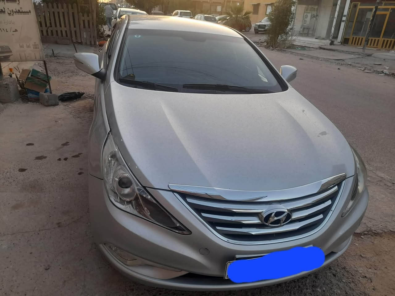 السلام عليكم سوناتا مديل ٢٠١٣ وارد كوري سياره كفاله من الضربه والفتح فقط قماره مصبوغه سياره جاهزه من كلشي الف متصرف عليه رقم بصره هزه جديده تحويل  ثاني يوم سعر ١١٨ وبيه مجل قليل حك الجيه ***********
