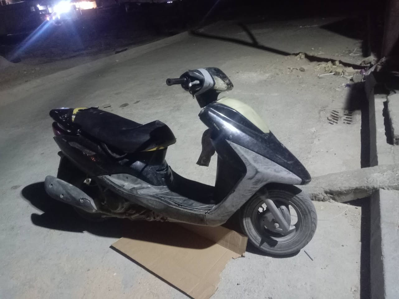 دراجة ياماهه بريز للبيع دراجة مجفته بس شغاله كامله وكلشي زين بيه
سعر ٦٥٠ الف الف وبيه مجال عنوان ميسان رقم تواصل واتس ساب ***********
