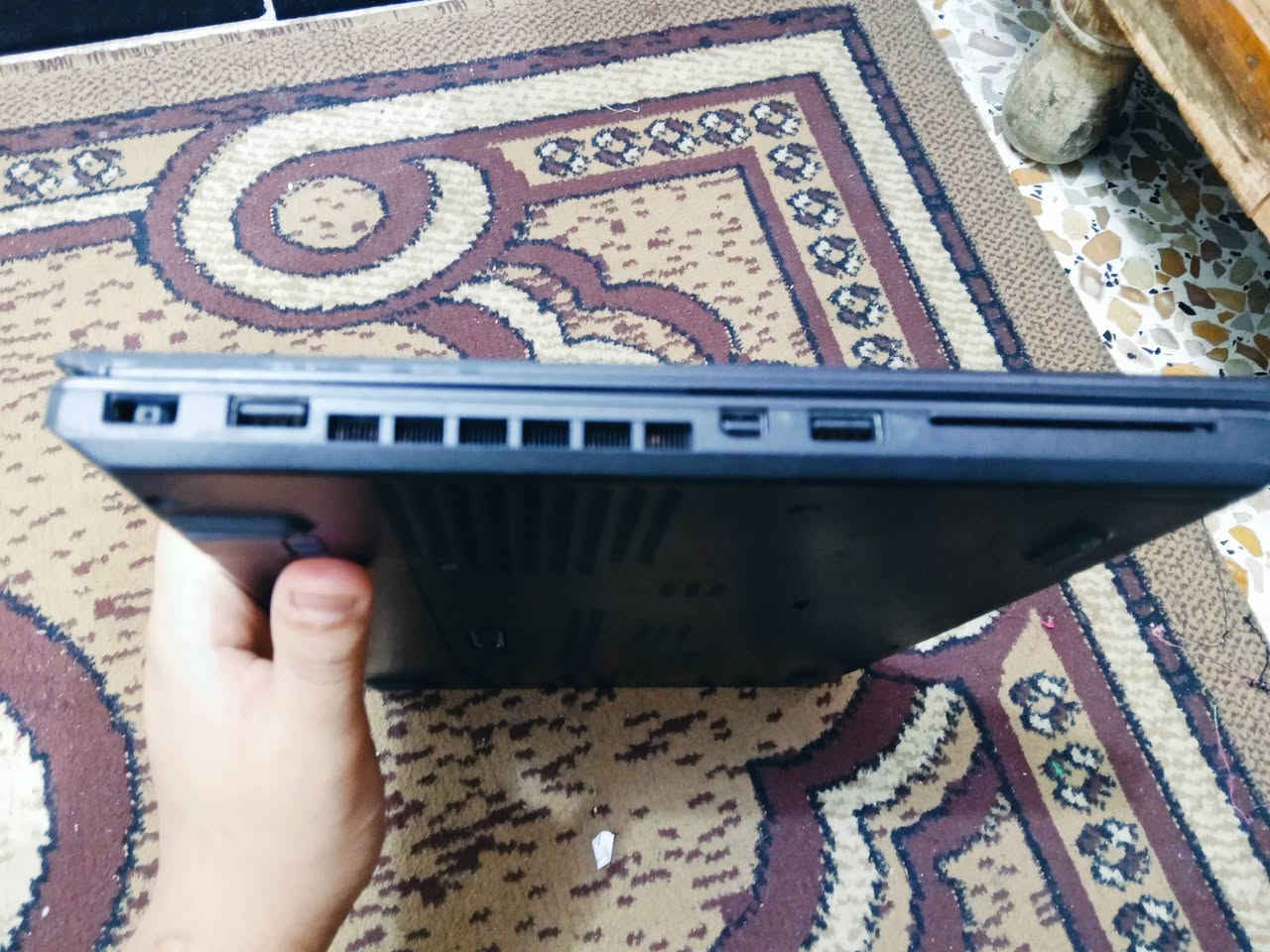 ذاكره 256ssd
لابتوب نضيفة 
بيهه مشكله وحده وهو الخط الي موضح بالصوره صارله تقريبا سنتين من اول ما اشتريتهه وما علي شي ولا مأثر ابدا 
مكاني بغداد مدينة الصدر قطاع 48 ما عندي توصيل 
السعر 150 الف
تواصل على واتساب ***********
