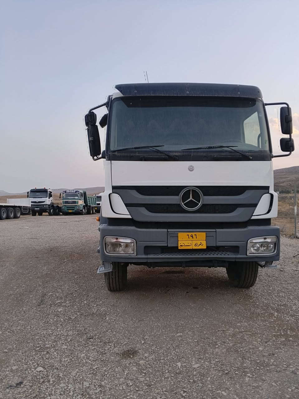شاحنة • بدون تفاصيل