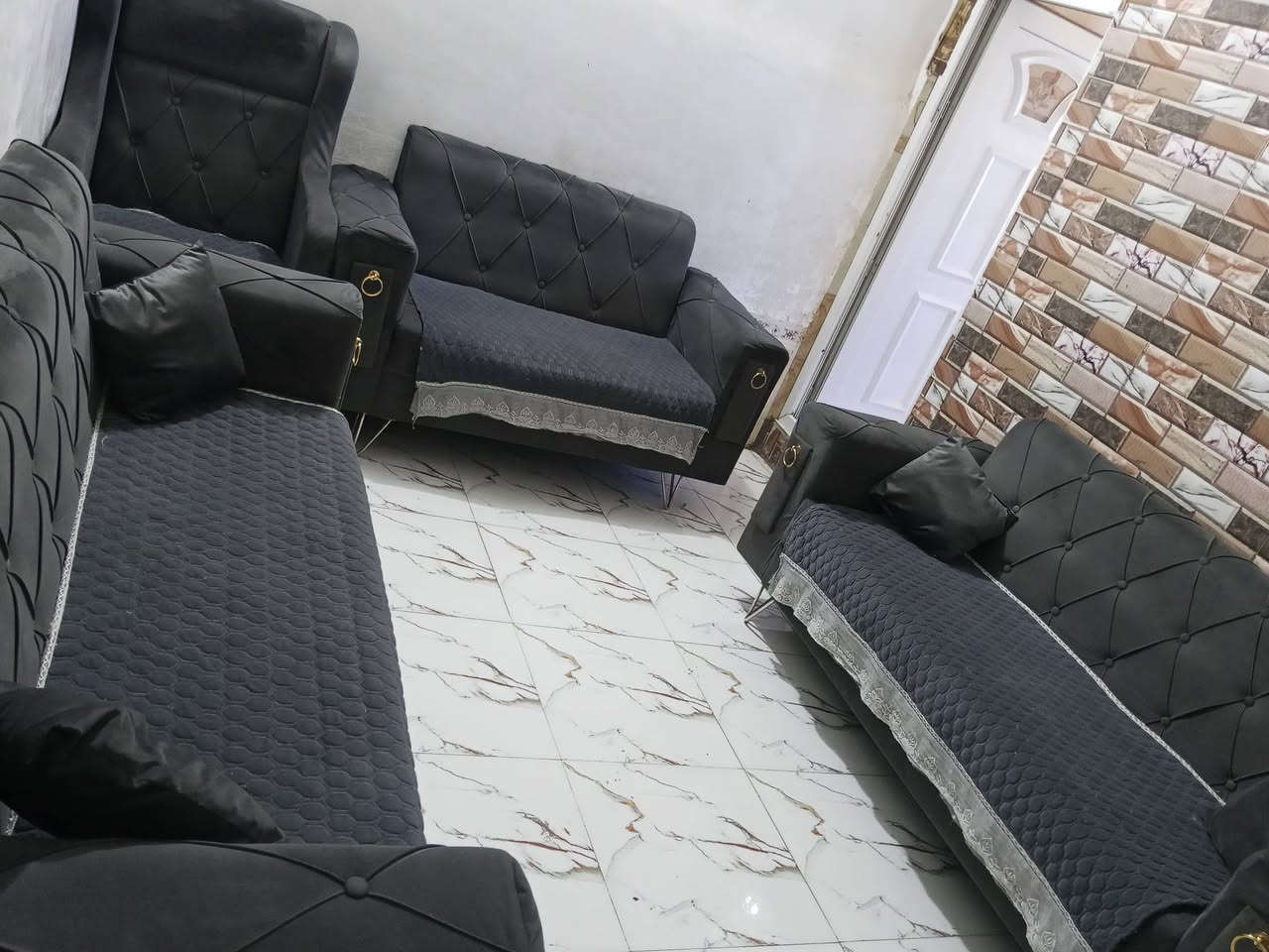 تخم للبيع داخل الشطره تسع مقاعد استعمال قليل السعر 250 وبي مجال تواصل ***********وتساب
