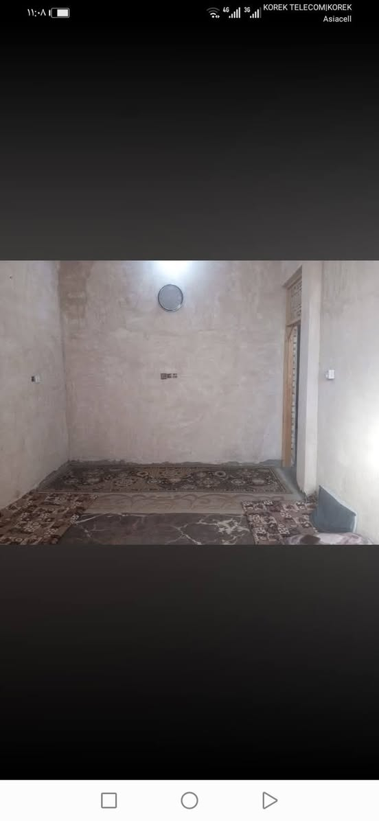 السلام عليكم بيت ١٠٠ متر غرفه واستقبال ومطبخ وساحه درج بي نقوصات قليله ب ٩ آلاف ٣علئ ١٠ مي كهرباء مجاري للاستفسار اتصال عل رقم ***********
