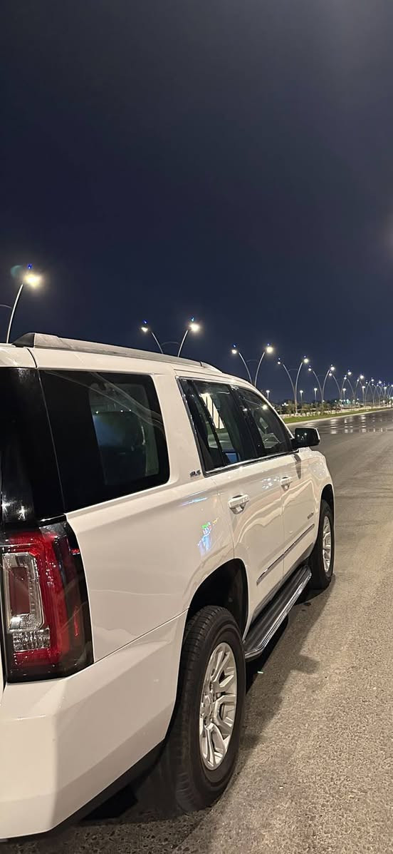 سلام عليكم
يوكن موديل  ٢٠١٩ 
ما شيه ١٤٥ كيلو متر 
مواصفات سياره SLE  
المكينه  8  استندر  300 5
تخم تاير جديد 
كفاله عامه  خليجي 
العنوان البصره للتواصل  ***********
