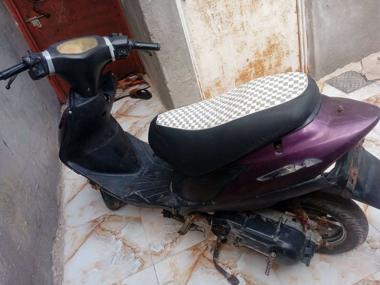 دراجة للبيع مثل الصورة شلعتها خير من الله 200مكان البصرة ***********واتساب ***********
