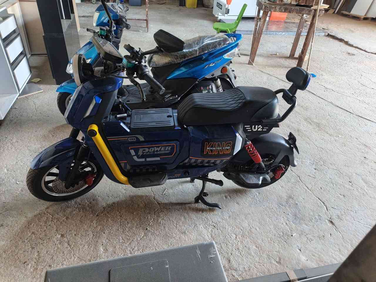 السلام عليكم 
دراجه شحن 
٥بطاريه ٣٢ امبير 
الدراجه جديده 
ماشيه ١١٤ 
المكان بغداد حي الجامعه 
السعر ٧٠٠ وبيها مجال 
***********
