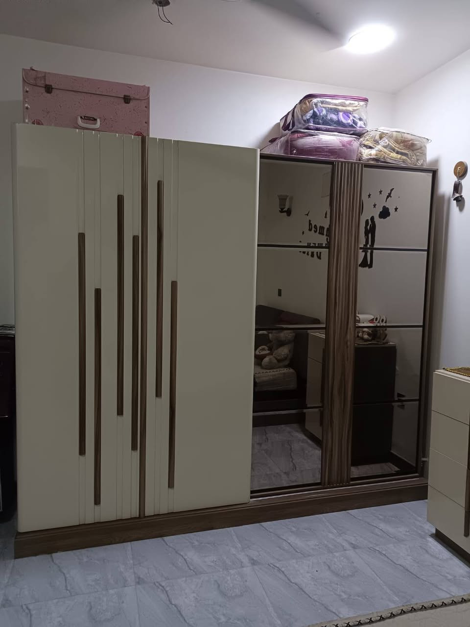 غرفه نوم للبيع نضيفه جدا السعر ٦٠٠للاستفسار واتساب ***********

