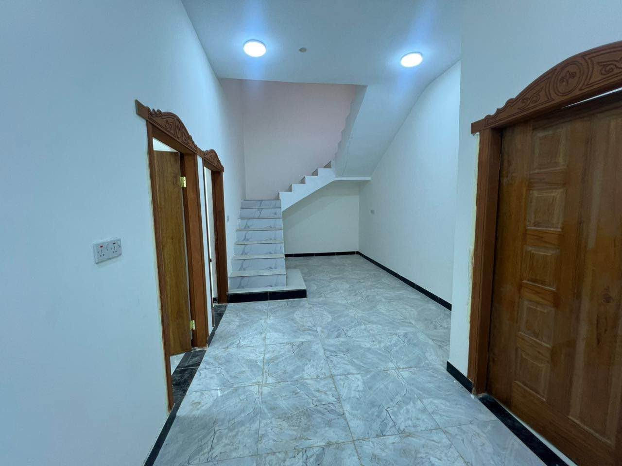 دار سكن للبيع 🏠 
#المساحة :: 100
#السعر :: ٥٨مليون وبي مجال بسيط 
طابو صرف زراعي المالك عراقي 🇮🇶
#البناء_حديث_جاهز_للسكن 💯
شط لعرب الجزيرة شارع زين العابدين 
#الخدمات :: ماء كهرباء مدارس سناتر 
منطقة سكنية والبناء فيها منظم وحديث
#تستلم_بيتك_عند_المكاتبة
#المحتويات ::  وصحيات خارجية وحديقة
وأستقبال وصالة ومطبخ  وصالة معزولة
وموزع غرف وغرفتين منام وصحيات داخلية ومنور 
#خارطة_مميزة_وسعر_مناسب
……….
#للأستفسار ::***********
مكتب عقارت المهندس شط العرب, البصرة
