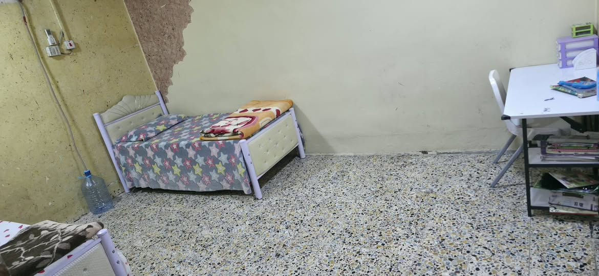 بيت طابو صرف مساحته 151م للبيع قرب مجمع البتول ع شارع العام موقع تجاري يحتوي على  3 غرف وديوان وصاله ومطبخ وصحيات سعر البيع 210 مليون بي مجال قلليل للاستفسار الاتصال على الرقم ***********
*********** الزبير, البصرة

