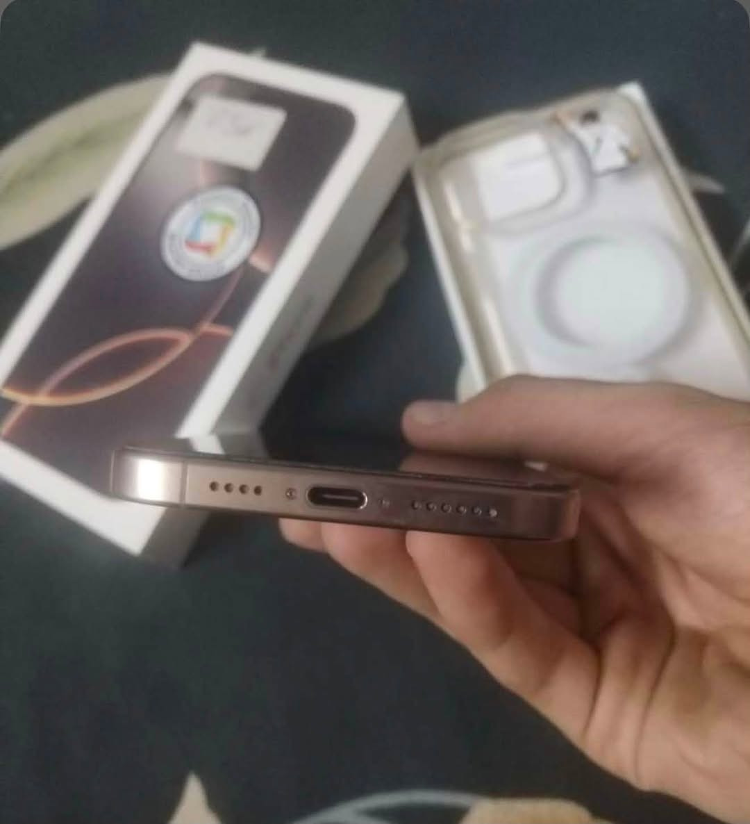 سلام 🔥عليكم حبايب أيفون 16برو ماكس 🔥🔥للبيع ذاكرته 256 بطاريته 94 نضيف جدا شخط 🔥مابي ماستر شرق اوسط 🔥كلش حلو الجهاز كامرته تفلش السعر 1350وبي مجال ***********🔥مكاني بغداد  اعضميه
