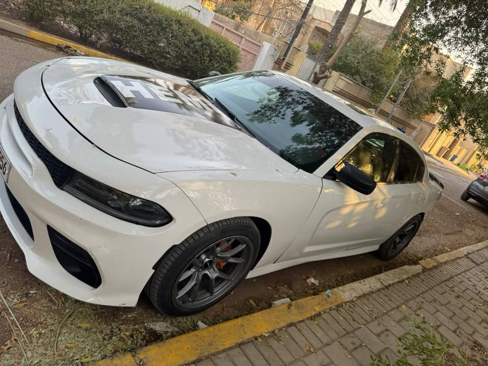السلام عليكم دوج جارجر 2018 ماشيه 108 مايل محرك جديد ارتي ماكس فول مواصفات حادثها تبديل قماره  يعني ابيع صبغ عام محرك 5.7 فول فتحه شفتات تبريد تدفئة كشنات حساسات تشغيل عن بعد خزن ميموري للمقاعد ويل 20 فجوج 4 بستن عليها كزوز رياضي حيل حلو صوته شوتة رياضية سنويه باسمي تحويل مباشر الهزة بعدها مساقطه صدر جديد تايرات جدد تبريد ثلج  بيها النمرة ال2 بالكير من اكبس يصير بيها مثل الهاف بعدها ترجع تاخذ طبيعي فقط بالكبس القوي يعني تصير هالحالة بس كمشي طبيعية جدا مابيها شي عارضها 147$ بيها مجال للاتصال والتواصل *********** بي وات اب  
مكاني بغداد  رقم الشاصي 2C3CDXCT6JH233141
