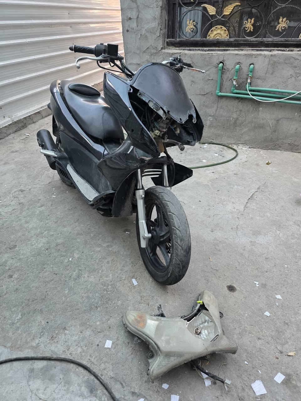 السلام عليكم
pcx
جيل اول دراجة كلش حلوة
عوزهة بجم وترايش
مازدة موجودة شغالة
محرك مكفول كفالة
بيهة سويجين
بيهة حساس توقف
حساس ستاند
كهربائيات كاملة 
السعر 800 الف
***********
 واتساب
