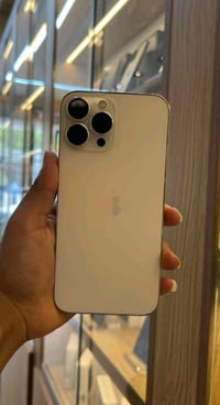 12 برو ماكس ابيض ذ256 مبدل شاشة اصليه بطاريته خدمة  صرفه ممتاز نضيف كل...