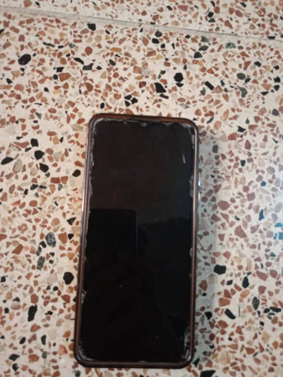 موبايل  realmy c25(ريلمي سي 25)
ذاكرة 64
رام 4
البطارية 6000
موبايل نضيف وشرط لامبدل بي شاشة ولا مفتوح
السعر 85 وبي مجال 
شراي اتصل ***********
