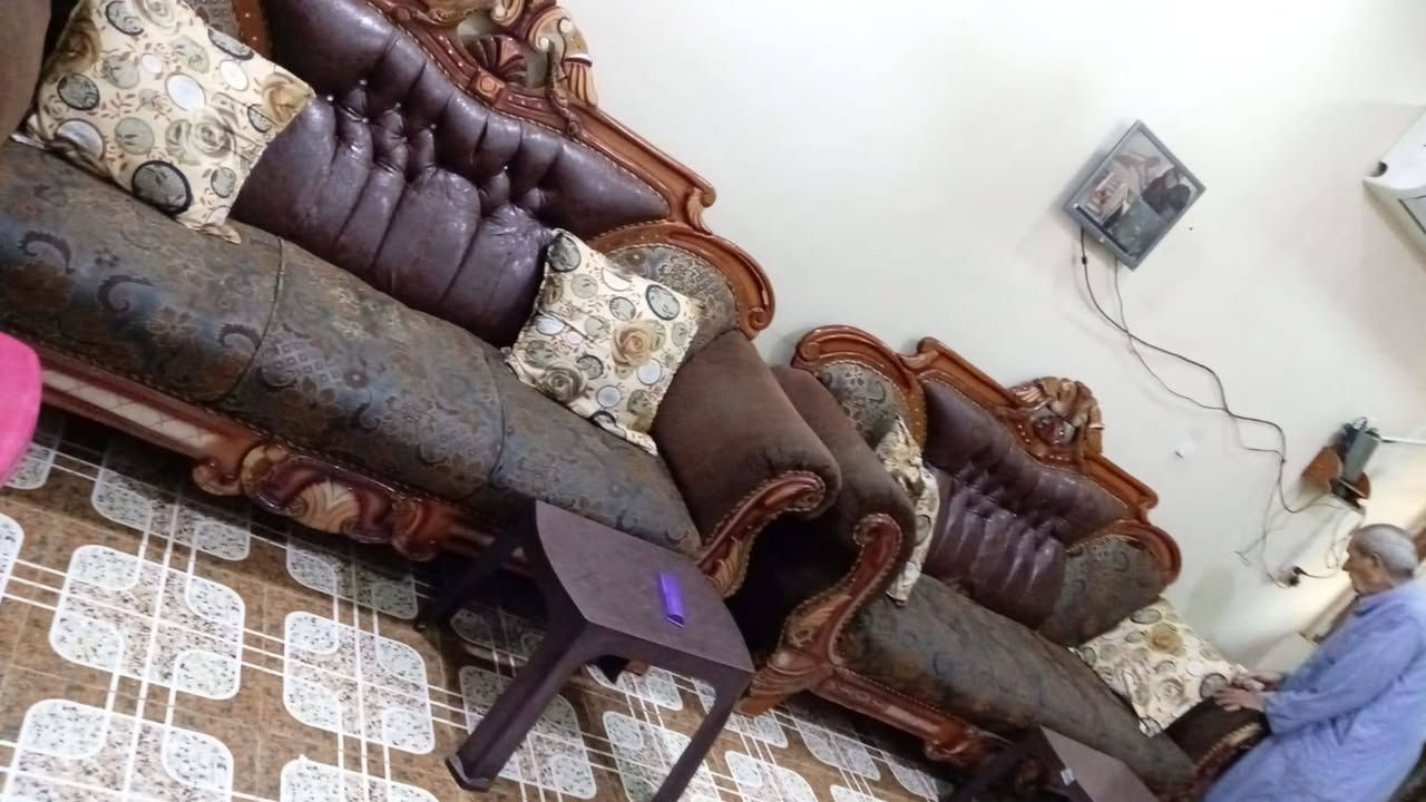 السلام عليكم
تخم قنفات رئاسي نضيف مابي خلل 
للبيع السعر 250 ألف وبي مجال قليل 
عنواني الدورة قرب جامع حاتم السعدون 
***********
