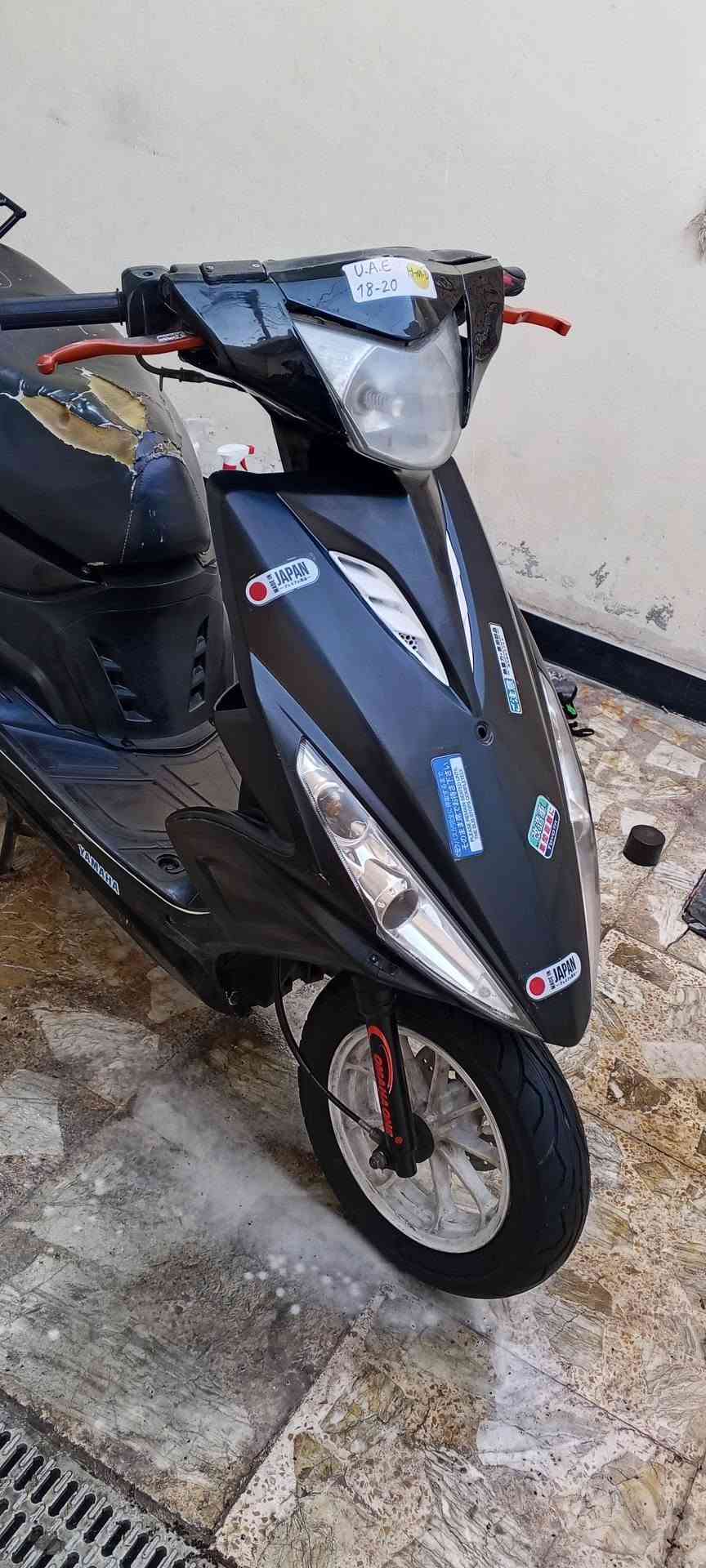للبيع دراجه ماكس مضلع ياباني
دراجه نضيفه مكينه بلاديه 49 لا تبخير ولا تنقيص
الدراجه تشتغل نكرة سلف وهندر دكه وحده
الدراجه مرتبه تخم تاير جديد وسلف رياضي جديد
باتري جديد كهربائيات كلها شغاله السعر 350 وبيها مجال 
مكاني بغداد البلديات رقم الهاتف ***********
