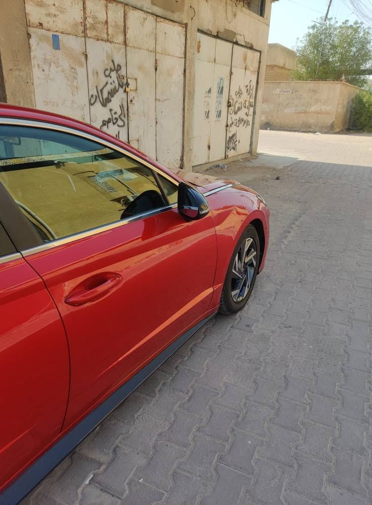 السلام عليكم سياره سوناتا موديل 2021 جاهزه سياره من كلشي حره باسمي جاهزه من كلشي مكينه وكير وحداديه وتخم تاير كهربائيات كلها شغاله تبريد شغال رقم بغداد باسمي بيهه بنيد مبدل وجاملغ خلفي اثر شخط بالعراق سعرها 145 ورقه وبيها مجال مكاني البصره بيع او مراوس حسب القناعه رقمي ***********- *********** البصرة, العراق
