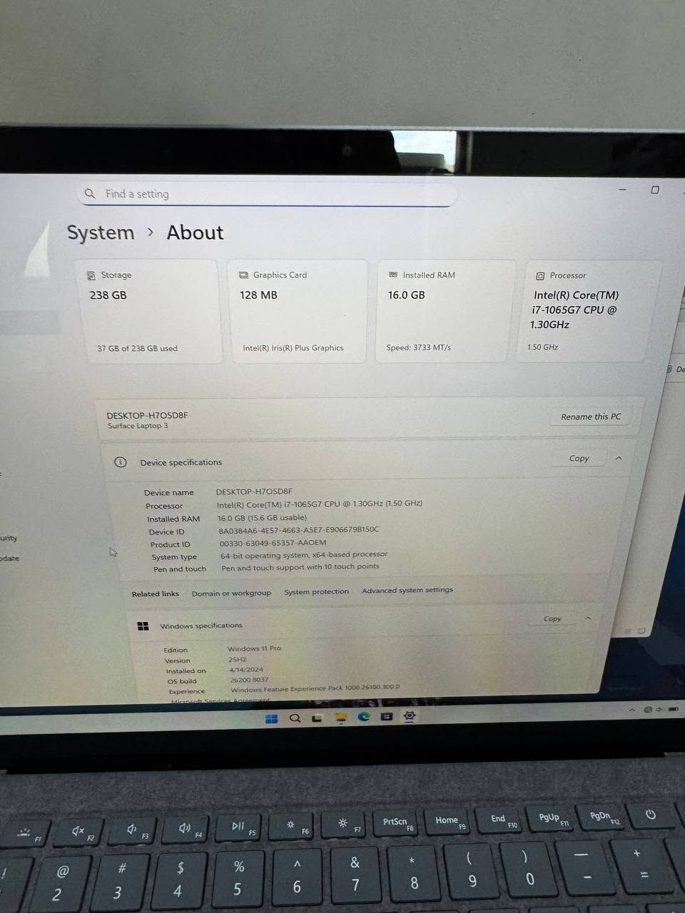 Microsoft Surface Laptop 3 مايكروسوفت سيرفس لابتوب

Surface laptop 3 13.5
بيع فقط 
Surface Laptop 3 
لمس 2k 
Core i7 1065  الجيل العاشر 
 رام 16GB DDR 4.
• الهارد: 256GB  قابل للزياده  SSD (سريع جداً).

• كرت الشاشة:  8GB Intel Iris Plus.
• البطارية: تدوم لفترة طويلة 6-8 ساعات .
• المميزات: تصميم أنيق، خفيف الوزن، وكيبورد مريح
مصنوع من  معدن ألومنيوم و جلد الكانترا الإيطالي .
بيع فقط 
نظافة 97‎%‎
السعر ٥٥٠  الف

نص مكتوب في الصور:
- Find a setting System > About Storage 238 GB 37 GB of 238 GB used Graphics Card 128 MB Intel(R) Iris(R) Plus Graphics Installed RAM 16.0 GB Speed: 3733 MT/s Processor Intel(R) Core(TM) i7-1065G7 CPU @ 1.30GHz 1.50 GHz DESKTOP-H7O5D8F Surface Laptop 3 Rename this PC Copy Device specifications Device name DESKTOP-H7O5D8F Processor Intel(R) Core(TM) i7-1065G7 CPU @ 1.30GHz (1.50 GHz) Installed RAM 16.0 GB (15.6 GB usable) Device ID 8A0384A6-4E57-4663-A5E7-E906679B150C Product ID 00330-63049-65357-AAOEM System type 64-bit operating system, x64-based processor Pen and touch Pen and touch support with 10 touch points Related links Domain or workgroup System protection Advanced system settings Windows specifications Copy Edition Windows 11 Pro Version 23H2 Installed on 4/14/2024 OS build 26200.8037 Experience Windows Feature Experience Pack 1000.26100.300.0