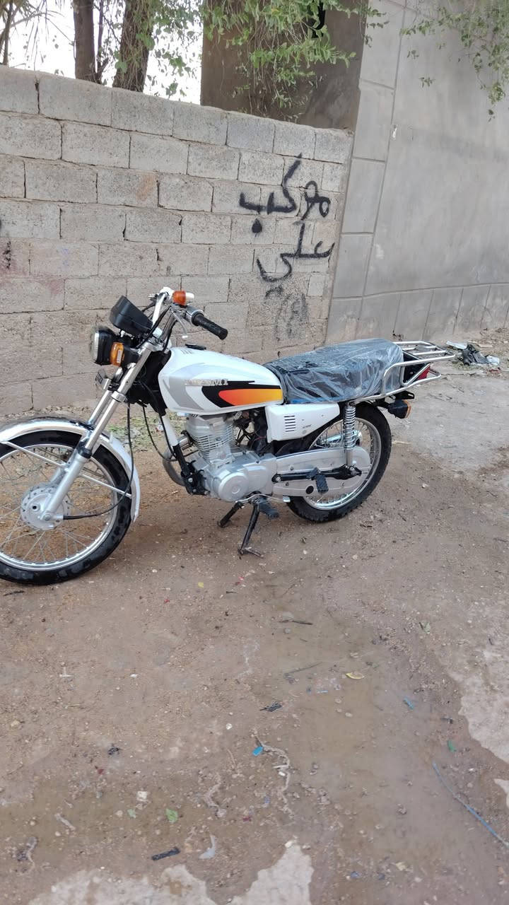 سلام عليكم شباب دراجه نامه شلامجه 24مفتوحه ولافات كلك كلك السعر 350وبيه مجال راعيه مستعجل الشراي يتصل عل راعيه هاذه ***********
