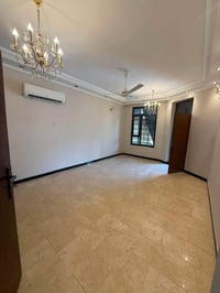 الكرادة • ٢٧٠م • ٦ غرف نوم