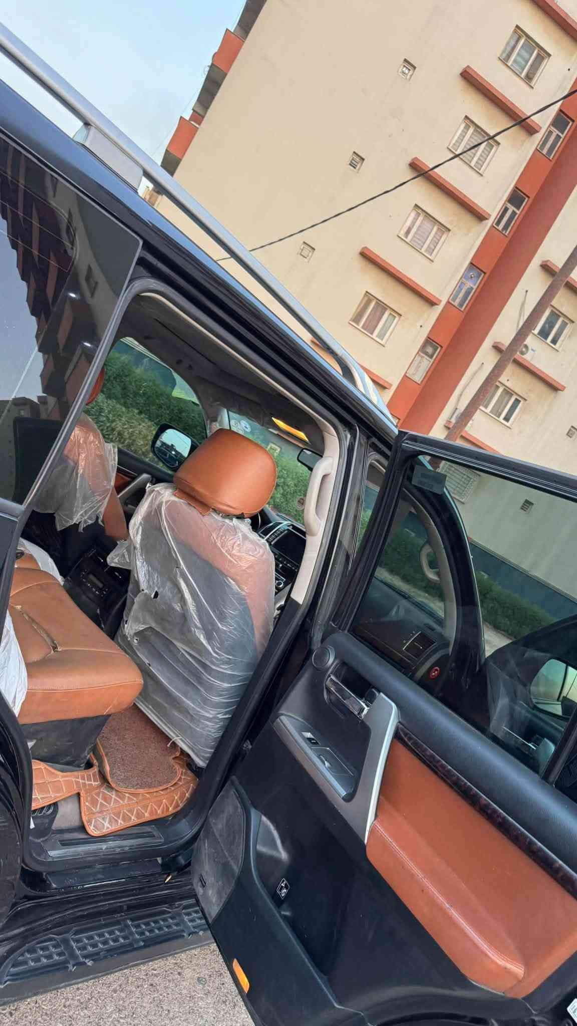 LAND CRUISER V.XR
نويوتا لاندكروزر مديل 2013  محرك 8سلندر فول مواصفات بصمة. فتحة. طفاية حريق. 3 قطع تبريد. مناخ منفصل. تحديد مسار. مثبت سرعة. مانع انزلاق. فورويل. مقاعد كهرباء. مري كهرباء. حساسات امامي +
خلفي. نقطة عمياء +

العنوان بغداد الجديده رقم الهاتف ***********
***********

السعر 330$$$
