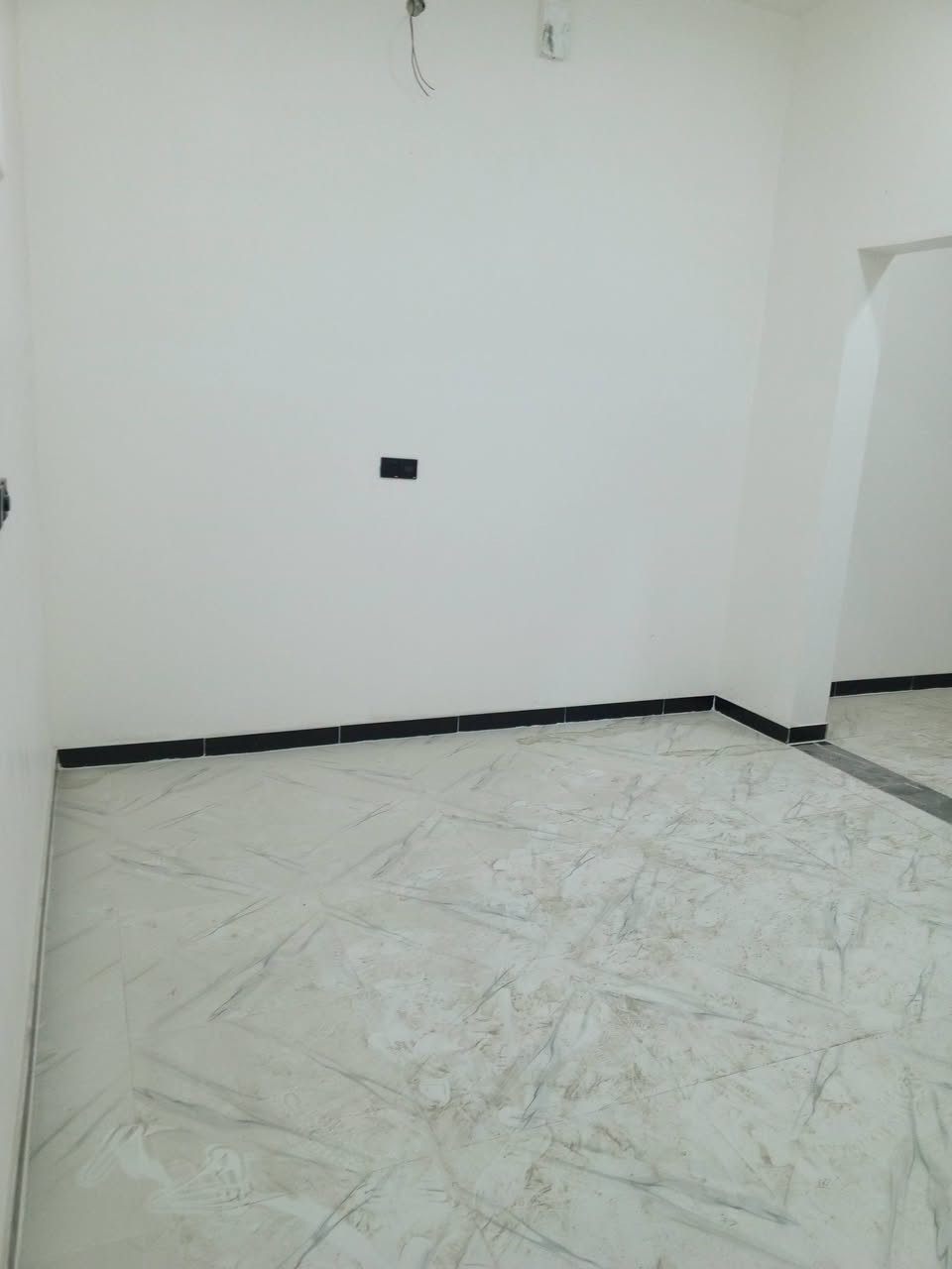 متوفر الان بيتين البيع الجزيره شارع زين العابدين طابو زراعي ملك صرف قرفتين مطبخ صحيات استقبال. صاله صحيات خارجيه مساحه البيت 130متر سعر 73 قابل للتفاوض الاتصال على رقم الهاتف ***********
