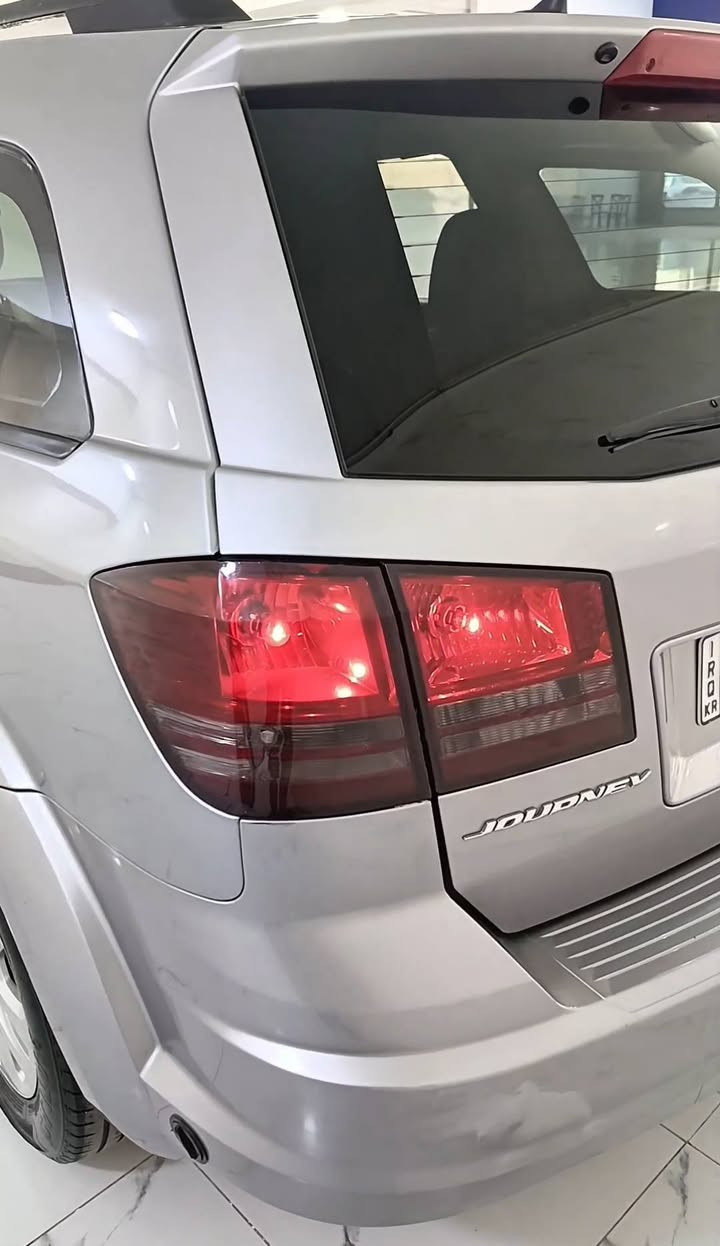 🚘 دوج جورنی Dodge Journey 2017 موديل، 
 السيارة رقم (دهوك)
اللون: رصاصي 
✅ الكيلومترات: 165,000 كم
✅ الكيت: أوتوماتيك
✅ الوقود: بنزين و سيستم غاز تركي
✅ نوع الدفع: دفع رباعي AWD
🎨 صبغ: 3 قطعة مصبوغة
✅ الحالة: ماكو مشكلة بالمكينة 
✅ الشكل الخارجي: نظيف وممسوح زين، الفانوسات LED أصلية
سيارة في معارض دهوك تيرمينال الرقم  55 📍 
*********** واتس اب سميل, دهوك
