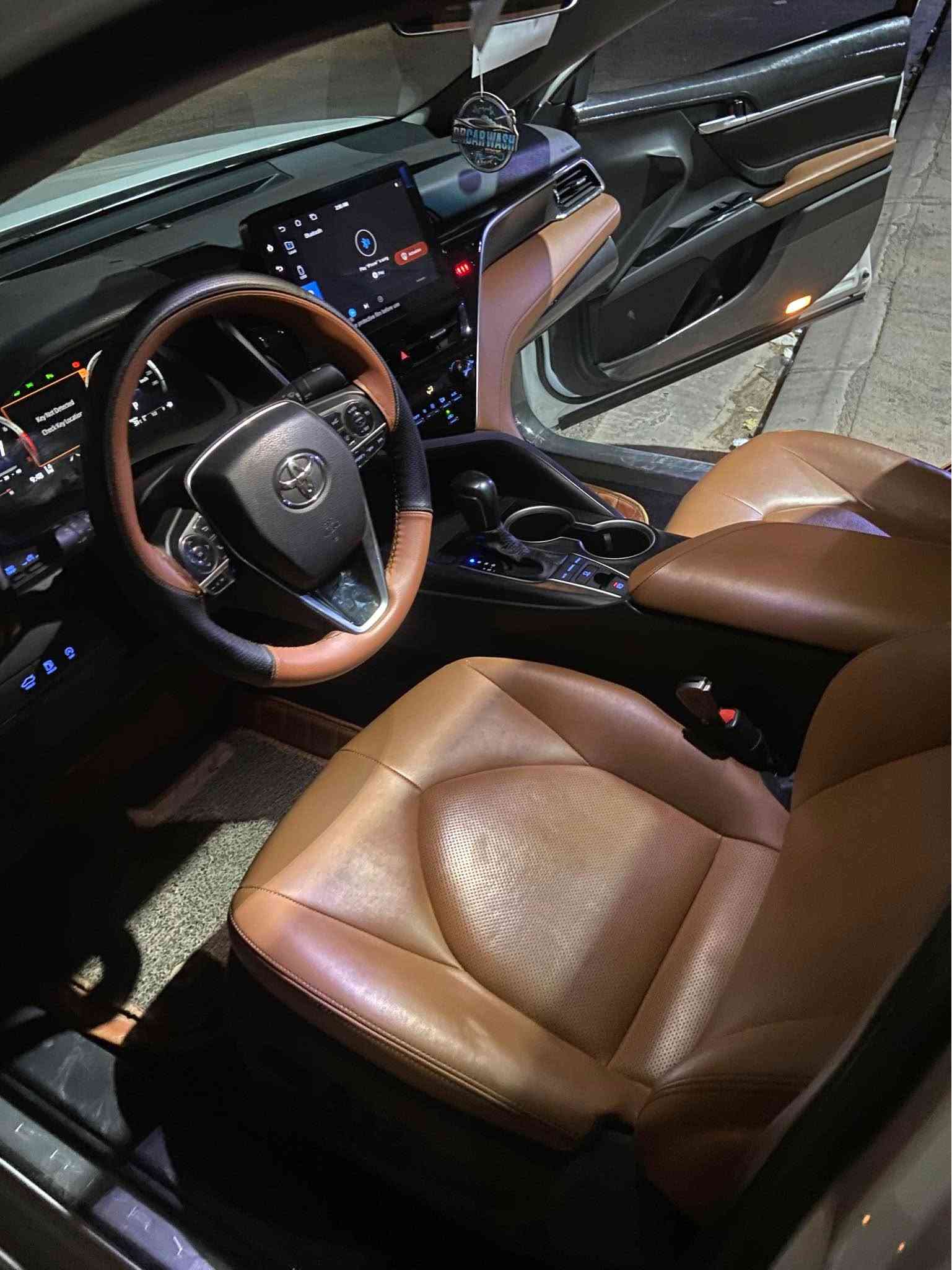 Toyota Camry rusiy2024  قەپات قەپات مواسەفەت لەوە فولتری نیە سەیارەکە تەجمیح سینیە سەقف رەش پانۆراما یەدە بەسمە خەتی جادە کوشین کارەبا ناو قەیسی ئاوینە ئیشارە و شەفتە زۆر مواسەفاتی دی قەپاتە سەیارەکە کلینە دەعامی لۆ دەعامی بەشەرت  هیچی نیە. سعریشی ٢٣٥ وەرەقە و مەجال ژمارە موبایل *********** Singapore
