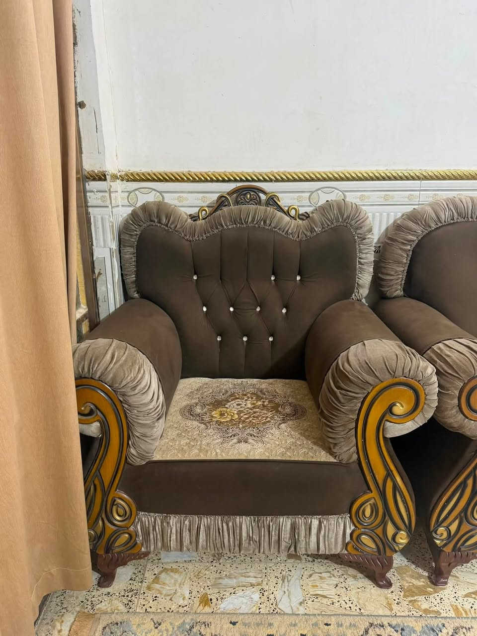 تخم تزكام ١٠ مقاعد مستخدم قليل رقم الهاتف العنوان : بغداد *********** السعر:600
