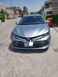 كامري موديل ٢٠٢٠ فئه LE ماشيه ١٦٣ الف السعر ١٥٨ وبيها مجال ٠٧٧١٨٢٤٩٧٤٤...