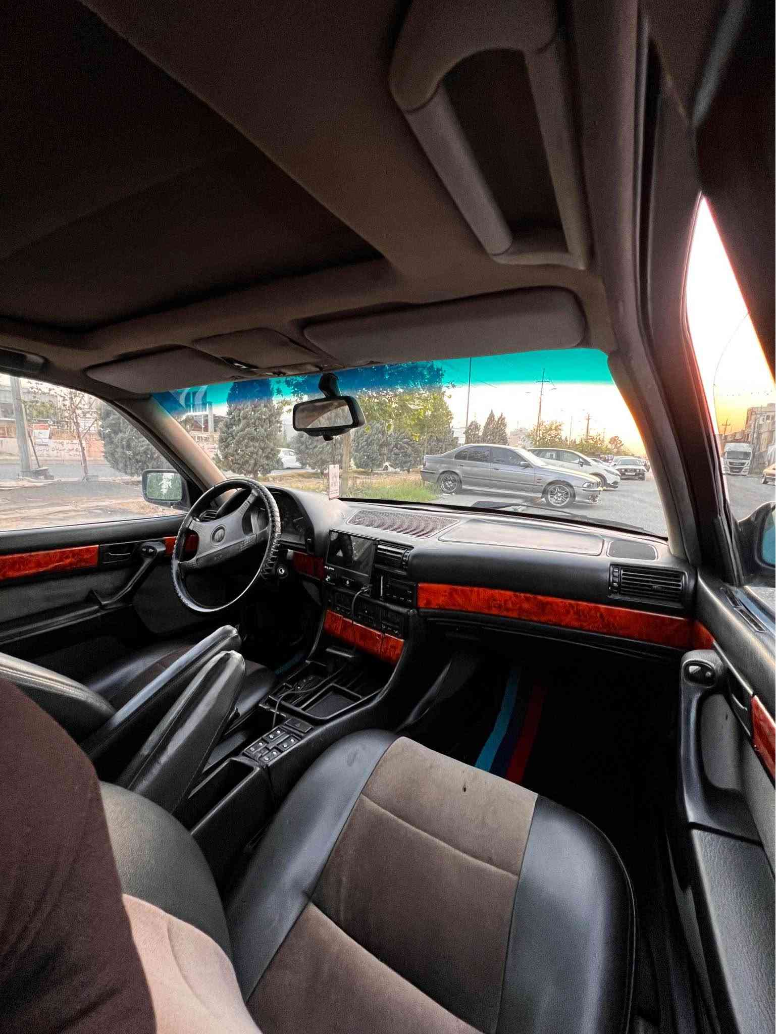 Bmw 730 krayta 40
Model 1993
V8
سندوقی هەیتی
عام لۆ جوانی
گێظ مەکینە تەبرید بەشەرت 
سعر ٥٣ وەرەقە و مەجال أربيل, العراق
