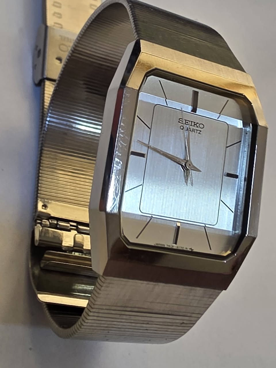 تحية طيبة/ على جميع الأخوه الكرام
⌚ SEIKO QUARTZ – أناقة تليق بك
ساعة بتصميم كلاسيكي فاخر ولمسة يابانية مميزة ✨
🔹 هيكل ستانلس ستيل أنيق
🔹 واجهة فضية راقية
🔹 سوار معدني فاخر
🔹 حركة كوارتز دقيقة وموثوقة
🔹 مناسبة للدوام والمناسبات
💰 السعر: 150,000 دينار عراقي فقط
📲 للطلب والاستفسار:
***********
🚚 توصيل لجميع المحافظات 🇮🇶
فايب أوكلك للساعات — اختَر الوقت اللي يليق بك.
