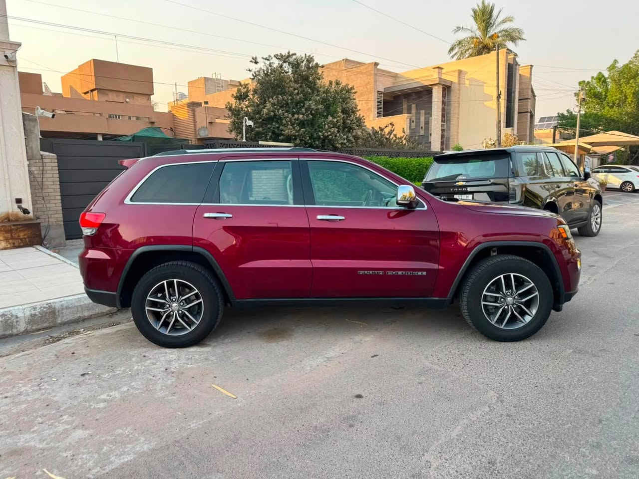 يالله السلام عليكم
جيب لاريدو للبيع 2017 4x4 
سونار مرفق بل نشر 
قطعتين تبدين اصليات بدون صبغ 
فتحه.  بصمه. مانع انزلاغ رادار جانبي رادار   خلفي رادار امامي حساسات لسياره فول للخير 
تخم تاير صدر امامي خلفي 
سنويه جديده تحويل اشاير بل مري 
لسياره فول للخير خير من الله 
مكان السياره بغداد 
السعر والاستفسار انتصل على الرقم
***********
