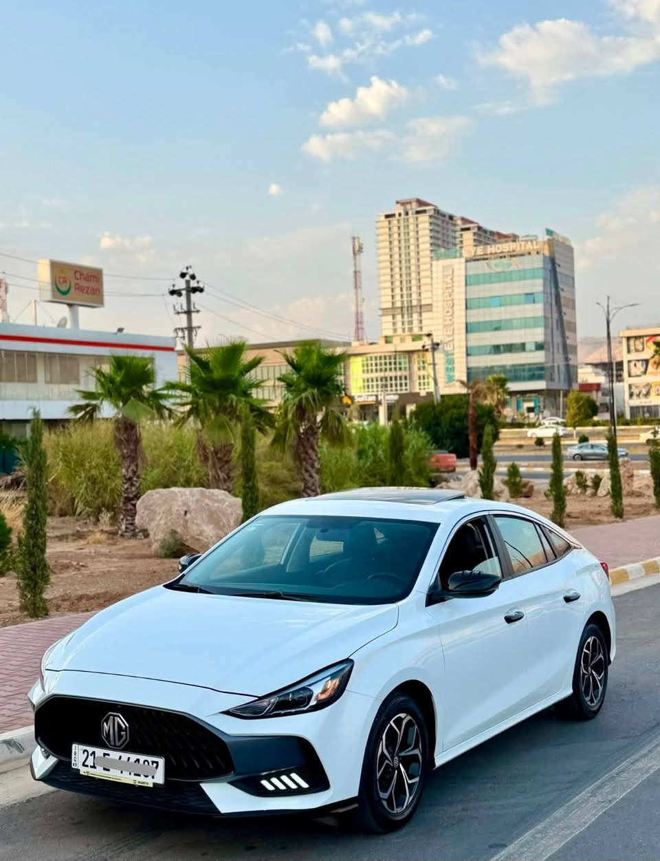 MG GT 2024
مەکینەی 15 بێ تۆربۆ دەبڵ کەم شەفت مەرغووب , سپی بەفری 
مواصەفات , بەصمە،برێک بەصمە ، ئۆتۆهۆلد ، کوشن جلد ، ناو سور و ڕەش ، حاسە ، کامێرە ، لایت لێزەر ، دوو بەصمەی بیلادی لەگەڵە ، سلاید ، تەحدید سورعە ، سوکان فۆلیۆم ، شاشەی دیجیتاڵ و زۆرێک لە مواصەفاتی تر ...
کامل جوانکاری بۆ کراوە
١: گاعی قالب 
٢: لیدی ناودەعامی (ئیشارەتەکان)
٣: دەسکەکانی کراوە بە ڕەش
٤: ئاوێنە باتمان 
٥: باڵی بۆ بەستراوە
٦:کامل ناوی کراوە بە کاربۆن فایبەر 
٧: لیدی دەعامی دواوەی بۆ بەستراوە بە لۆگۆی MG
کامل سێرفزی بۆ کراوە ، ڕۆنی تازە گۆراوە 
بێ بۆیاخ بێ سارد بێ تەعدیل تەنانەت دەعامیەکانیشی بەشەرت،سەیارەکە یەک دەستە وەک شەریکە ماوەتەوە  ، تەنها ٣ چالێ هەیە ڕاستەوخۆ بیکە بەناوی خۆتەوە سەیارەکە ڕەقەمە و جاهیزە ، سەیارەکە تەنها 30 هەزار کیلۆمەتر ڕۆشتووە ، تکایە ئەگەر مشتەری نیت لە کاتی خۆم خۆشت مەگرە هەموو زانیاریەکانئ نوسراوە سەیارەکە لە سلێمانیە 
📞***********
