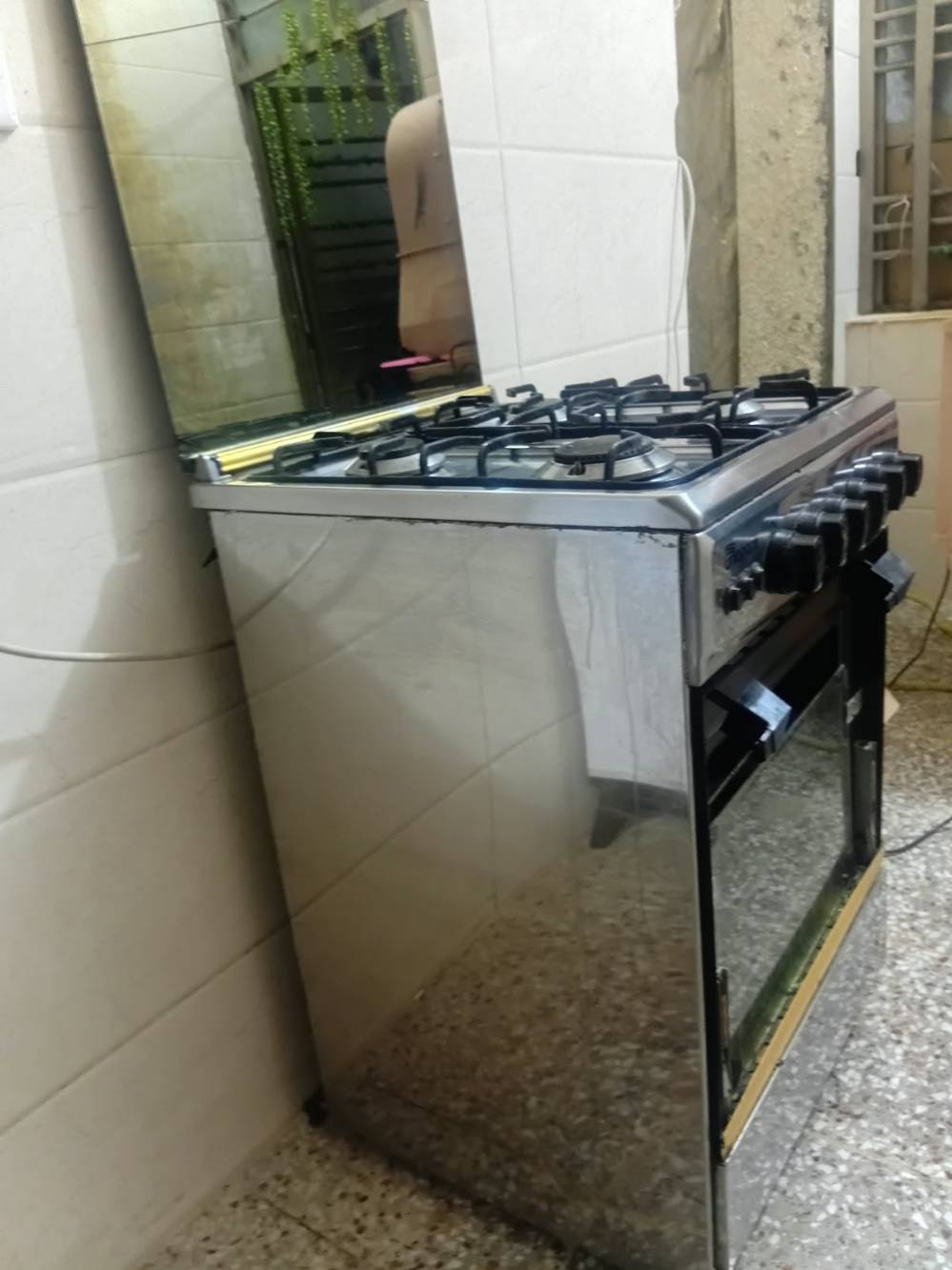 طباخ • ٤ عين • جامة مكسورة