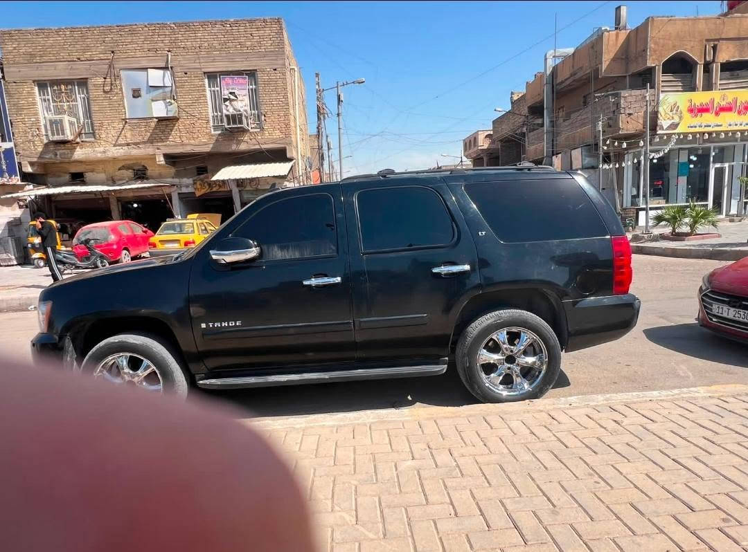سلام عليكم 
بيع او مراوس مكفوله  سرقة وعشائر
تخم تاير جديد
محرك 8 سلندر 5300 (المرغوب)
كير ومحرك وكهربائي (كل بشرط)
المواصفات (فول الفول - أعلى فئة):
فتحة (سلايد)
شاشة كبيرة
سقف DVD
لايت زنون
2 كشن امامي كهربائي (خزن ميموري، تبريد، تدفئة)
2 كشن خلفي تدفئة
7  كشنات اسود 
صندوك شفط وكهربائي
حساس
وبعدها هواي مواصفات
مكان السيارة: بغداد مدينه الصدر 
***********
