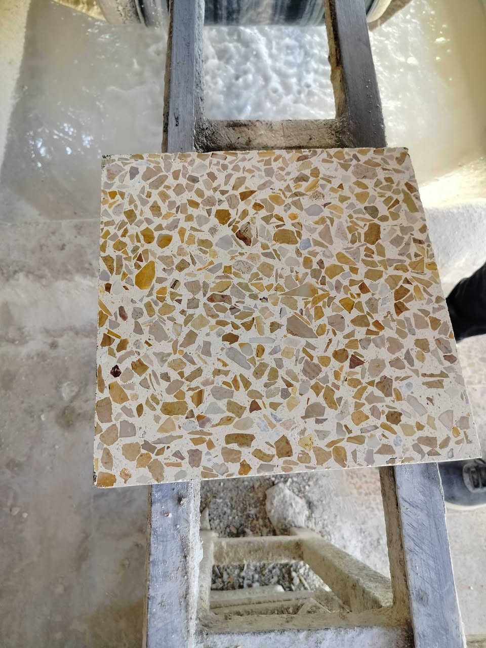 الاسلام عليكم يوجد لدينا جميع أنواع الكاشي توصل عبر الرقم التالي العنوان الموصل ***********

نص مكتوب في الصور:
- منشور معامل الكاشي المتياز
