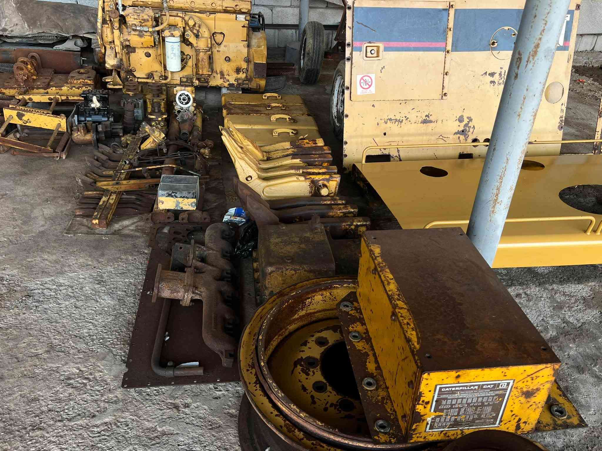 السلام عليكم ... أعاده نشر
للبيع مواد أحتياطيه مختلف نضيفه جدا لآليه كريدر 12G مع محرك جديد مؤسسه مع روتر خرماشه ودفاعه أماميه

***********
