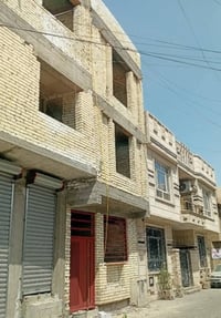هيكل للبيع مساحته ٤٢م واجه ٤م ٣طوابق ٤نوم صاله مطبخ معزول حمامات عدد ٣...