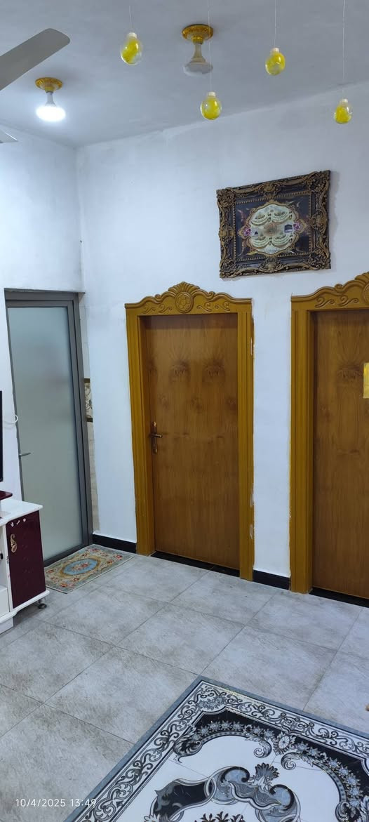 🏠 بيت للبيع – فرصة ممتازة للسكن والاستثمار 🏠
📍 الموقع: نهر خوز – شارع الطريزاوية
📐 المساحة: 150 متر
📜 السند: طابو زراعي، سند 25 سهم، باسمي
🏡 البيت يتكون من: • غرفتين نوم، كل غرفة 5×4
• صالة
• مطبخ
• ديوانية
• حمامات داخلية وخارجية
• كراج يسع سيارة 🚗
• مجاري البيت مأسسه كامله على النهر حتى ماي المطر ميطلع على شارع 
• موقع ممتاز جداً، والجيران طيبين ومحترمين 🤝
💰 السعر: 100 مليون دينار قابل للتفاوض للجادين فقط.
📱 للاستفسار والتواصل: [رقم الهاتف] ***********
⚠️ ملاحظة: البيع مباشر من المالك.
