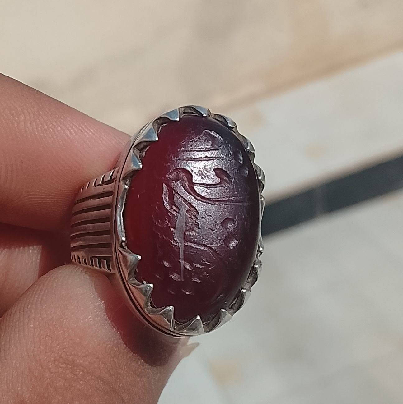 للبيع خاتم فضة 925 رجالي ثقيل
الحجر: عقيق يماني كبدي طبيعي أصلي
النقش: يا إمام حسين - خط يد
الحالة: نظيف جداً والصور بالشمس
المكان: العمارة - ميسان
السعر: 150 ألف قابل للتفاوض للجادين فقط
واتساب: ***********

