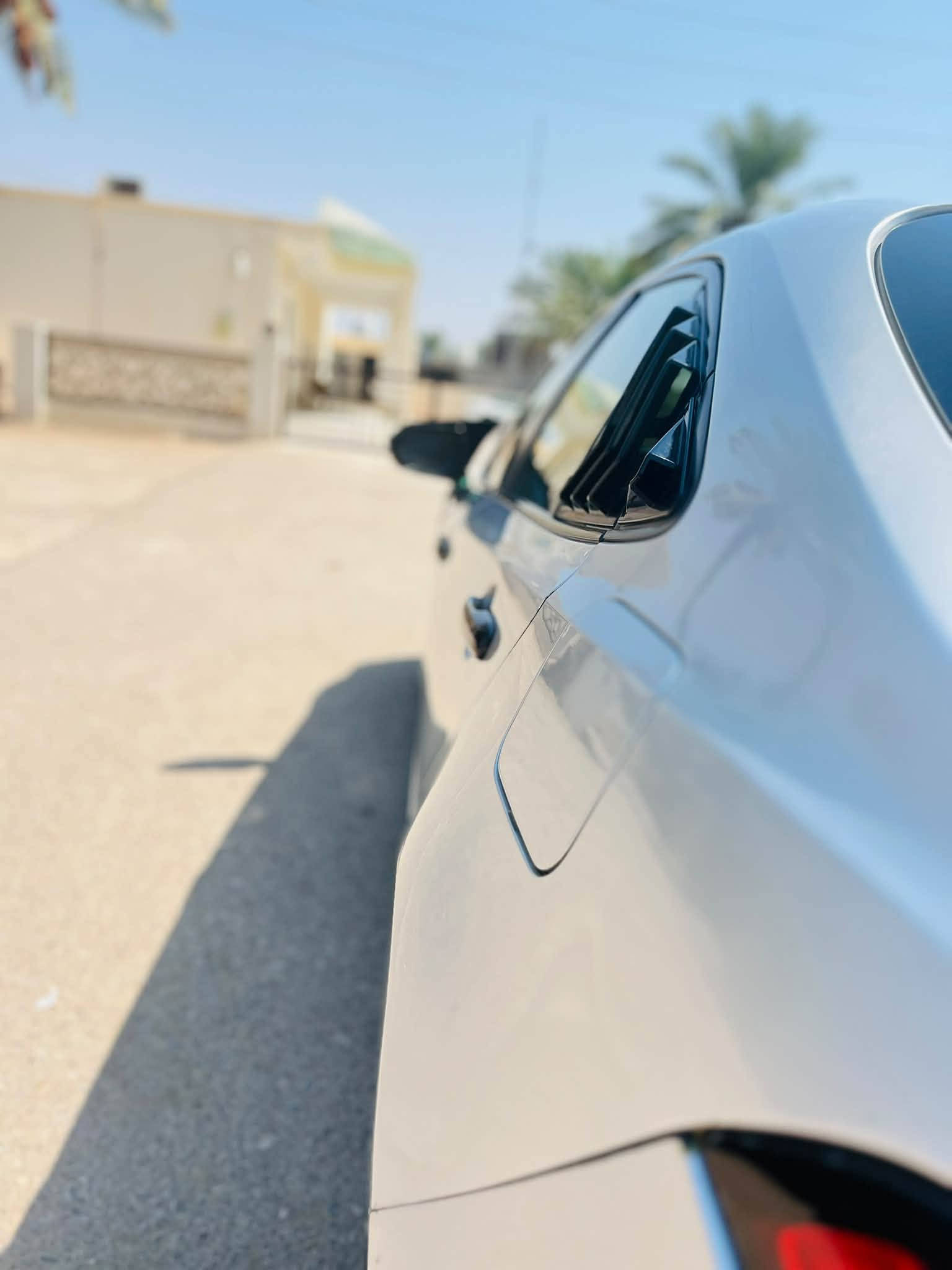 السلام عليكم
للبيع سياره كورلا موديل 2020 

رقم بغداد 

محرك 2000 مكفول لا تنقيص ولا تبخير  

تبريد ثلج 

تخم تاير جديد 

سياره حلوه خير من الله جاهزه 

سياره بيه قطعتين صبغ بدون دواخل ولا تبديل 

مكان السياره واسط النعمانيه 
الاستفسار الاتصال على الرقم التالي 

***********
