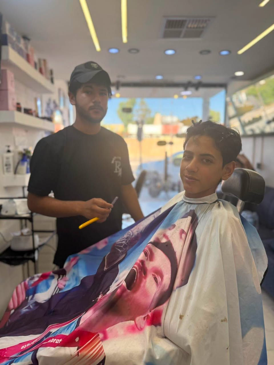 ✂️💈 إعلان دورة حلاقة احترافية 💈✂️
داخل صالون محمد أركان ب 100 
تحب تتعلم الحلاقة وتبني مستقبلك بيدك؟
هاي فرصتك حتى تصير حلاق محترف وبشغل مضمون 👌
📚 محتوى الدورة:
✔️ قصات شعر حديثة
✔️ تهذيب اللحية باحتراف
✔️ استخدام المكائن والأدوات
✔️ التعامل الصحيح ويا الزبائن
✔️ تدريب عملي داخل الصالون
🕒 مدة الدورة: شهر
وذا ماتعلمت الشهر الثاني مجاني
📜 شهادة إتمام دورة بعد النجاح
💰 سعر مناسب 100
📍 المكان: كركوك – دوميز مقابل المستوصف
📞 للاستفسار: ***********
💈 تعلم مهنة… وابدأ شغلك بثقة
