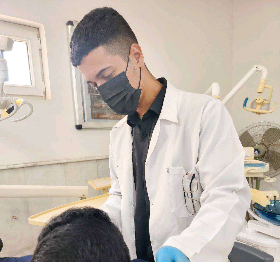ابتسامتك صحية وعلاجك علينا مجاناً ! 🦷✨
أهلاً وسهلاً بكم جميعاً. أقدم لكم خدمات علاج وتجميل الأسنان مجاناً ضمن عيادات كلية طب الأسنان - جامعة الكوفة.
🌟 الخدمات المتاحة:
 * حشوات ضوئية وتجميلية لعلاج التسوس وإعادة جمال السن.
 * تنظيف وتلميع الأسنان وإزالة الجير والترسبات.
 * قلع الأسنان (بما في ذلك قلع الجذور).
 * علاج وطقم الأسنان (الجزئي).
🛡️ لماذا تجري العلاج عندنا؟

 * أمان وعناية فائقة: المعاينة والعلاج يتمان تحت إشراف مباشر ونخبة من الأطباء والاستشاريين المتخصصين لضمان أعلى جودة سلامة ورعاية.
 * أجهزة حديثة وتعقيم كامل: نلتزم بأعلى معايير التعقيم والنظافة للحفاظ على سلامتكم.

📞 للحجز والاستفسار:
يرجى التواصل عبر الواتساب على الرقم التالي:
👉 ***********
الدكتور: علي كرار عبد الزهرة
(طالب طب أسنان - المرحلة الرابعة / جامعة الكوفة)
📍 المكان: عيادات كلية طب الأسنان - جامعة الكوفة
✨ ننتظركم ونسعد بخدمتكم ورعايتكم!