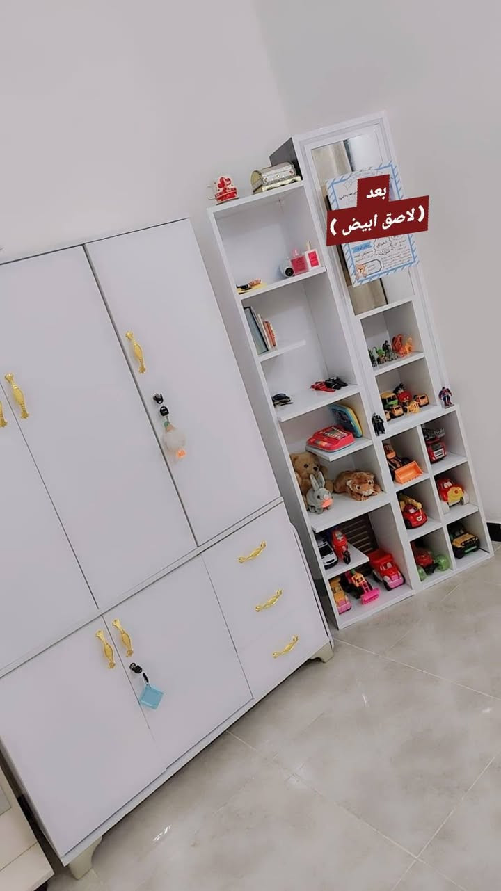 غرفة نوم اطفال للبيع
الكنتور والسرير جديدات غير مستخدم غير مستخدم غير مستخدم جديييدات 

السرير وياه دوشك ضغط عالي درجة اووولى مع فرشة ولادي هديه غير مستخدمه مع مخده وكوشة كله 100 الف قفلللل  

الكنتور طابقين 5 ابواب و3 جرارات جديييييد غير مستخدم 150 الف ( مع العلم تاخذه مشدود بدون فتح لان يجي طابقين ) 

فاترينا ( عارضه ) مستخدمه لونها الاصلي رصاصي حولتها للون الابيض بـ لاصق تكدر تشيل اللاصق وترجعه للونها الاصلي اذا تريد واللوحه الي معلگه ع الفاترينا هاي تنشال اني معلگتها + الفاترينا ثقيله جداً جداً الي تصير من نصيبه اقل شي يجيب 3 شباب ينزلوها من الطابق الثاني لان حييييل ثقيله 
اريدها ب100 بيها مجال 
 واذا تشتري الغرفه كامله احسبها كلها 275  + قنفة اطفال صغيره رسمة سبونج بوب مع طابوريه هدية

العنوان بغداد الدورة 
واتساب ***********
